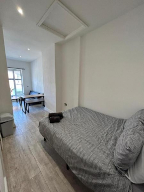 Studio Apartment Great Location